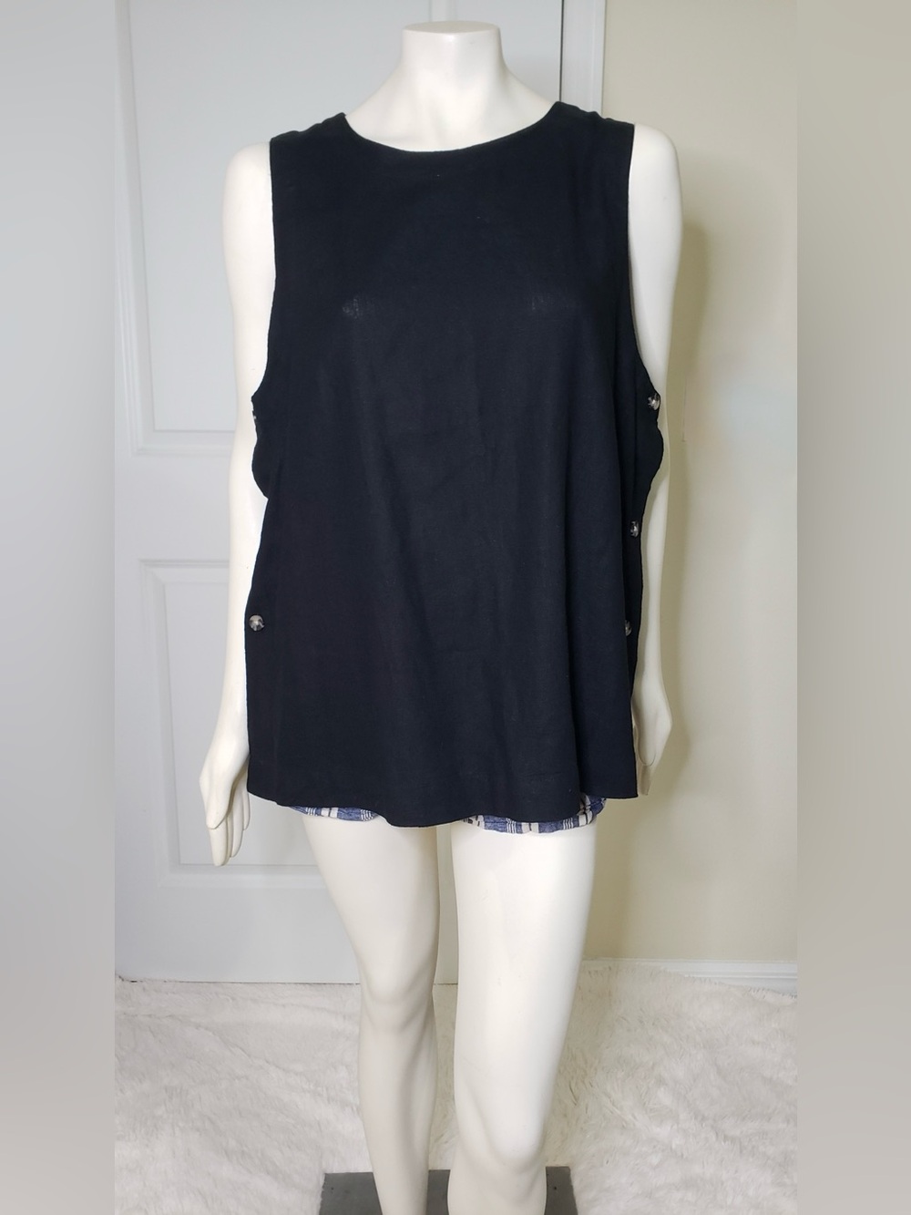 Universal Thread Black Button-Side Tank Top